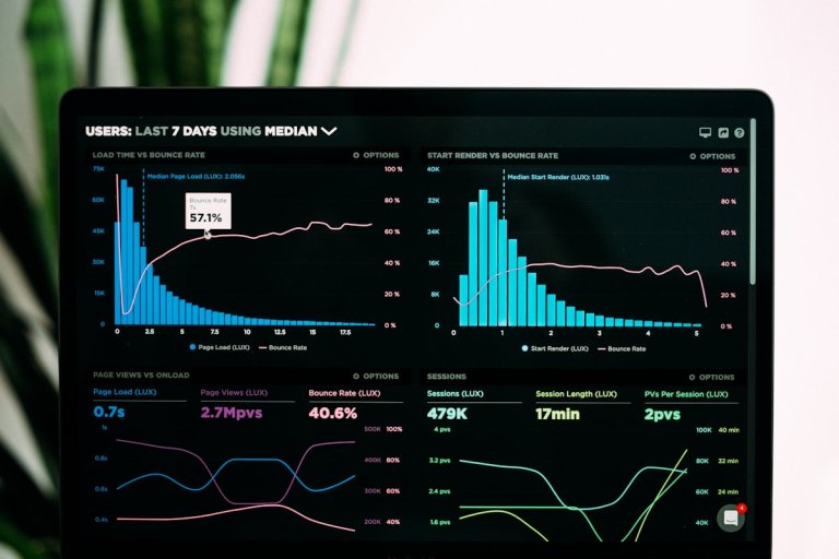 Comparativa de brokers y plataformas de trading en pantalla