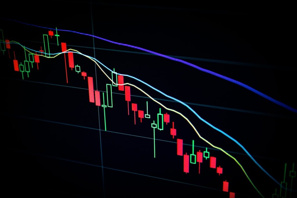 Gráficos de trading en pantalla - comparativa prop firms 2025